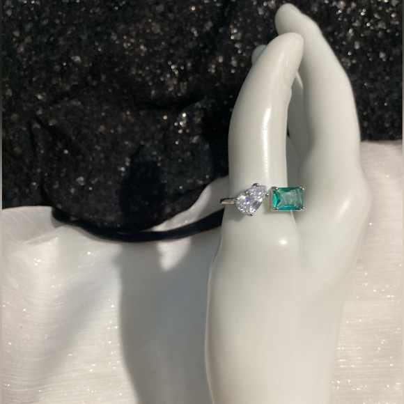💋Adjustable Sterling Silver Open  Cz Diamond & Emerald Ring - Picture 8 of 17